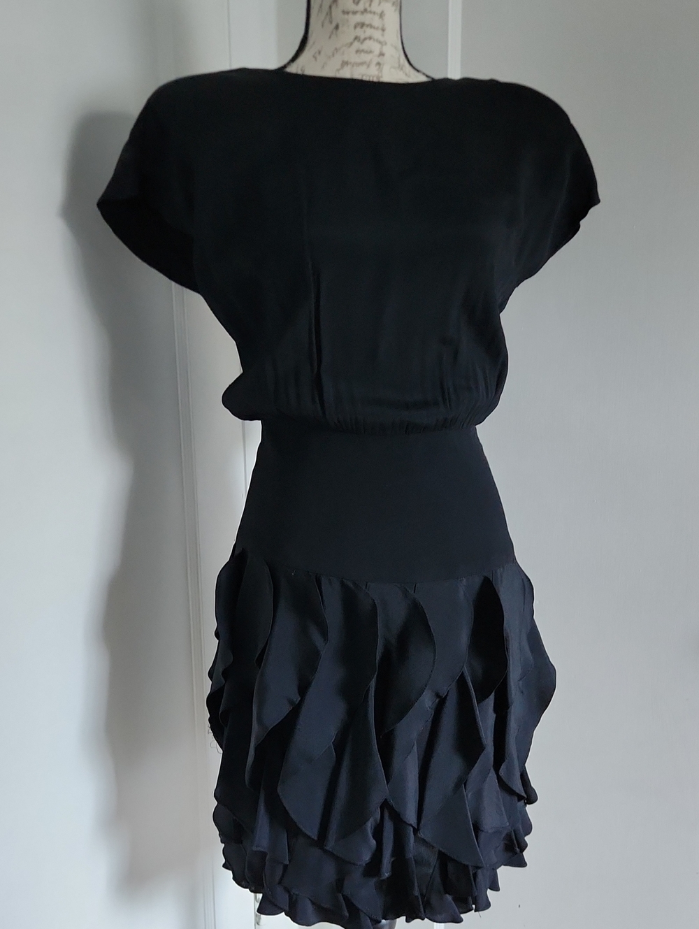 Elegant Black Backless Ruffle Hem Dress